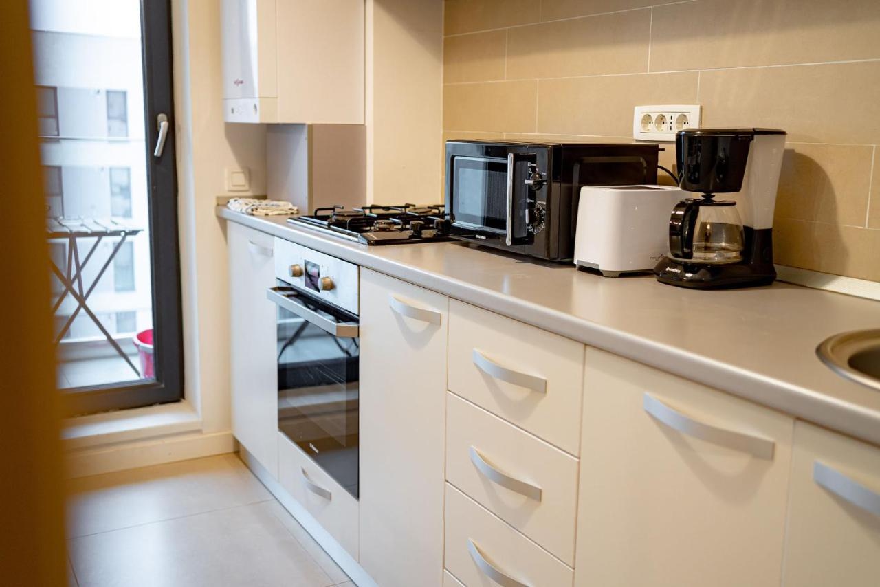 Apartment 21 *