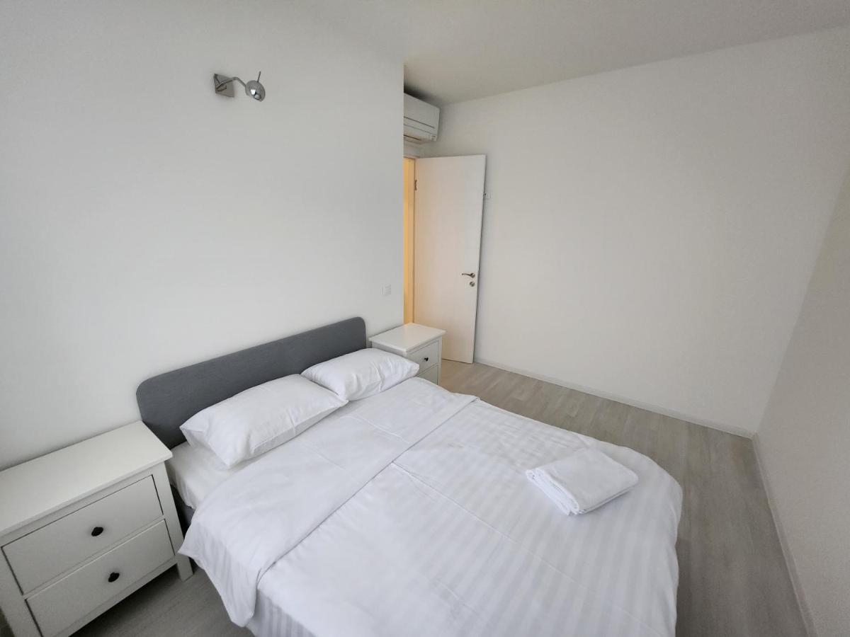 New Style White Modern Apartment Bucharest