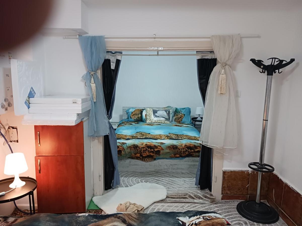 Otto Nu Primesc Santieristi Si Petrecareti Anuntati Ma Cu Doua Inainte Sa Fac Focul Case de vacanță *