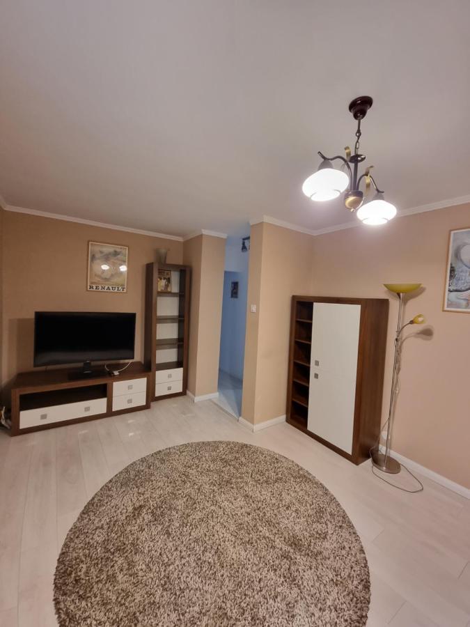Apartment Aviatiei Near Caramfil Street