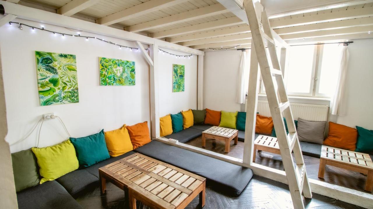 Hostel T5 Social