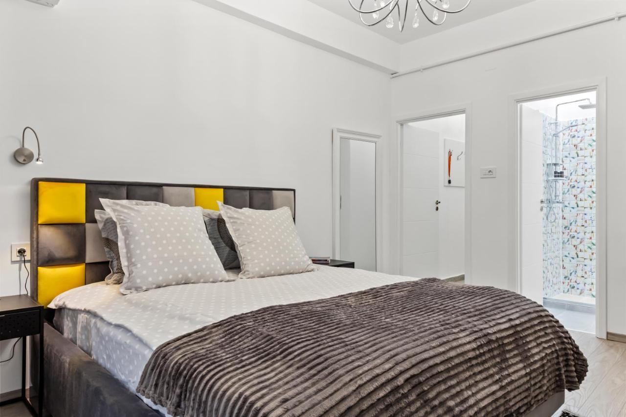 Brand New - Old Town Apartment