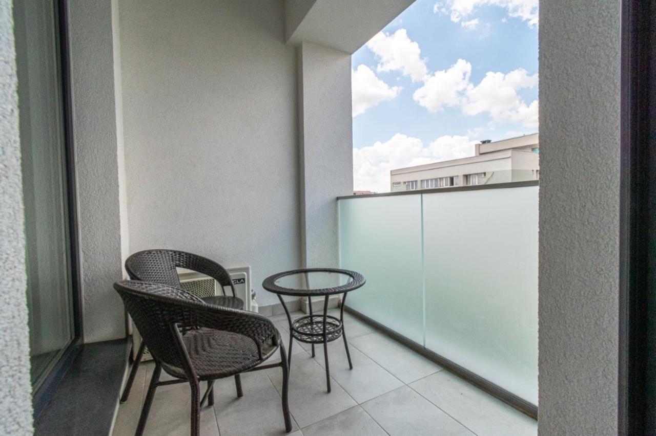 Apartment Relaxation Station: Cozy With Smart Features Near Ior Park