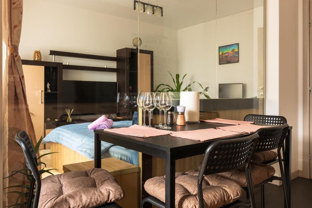 Charming And Spacious Near Downtown Apartment