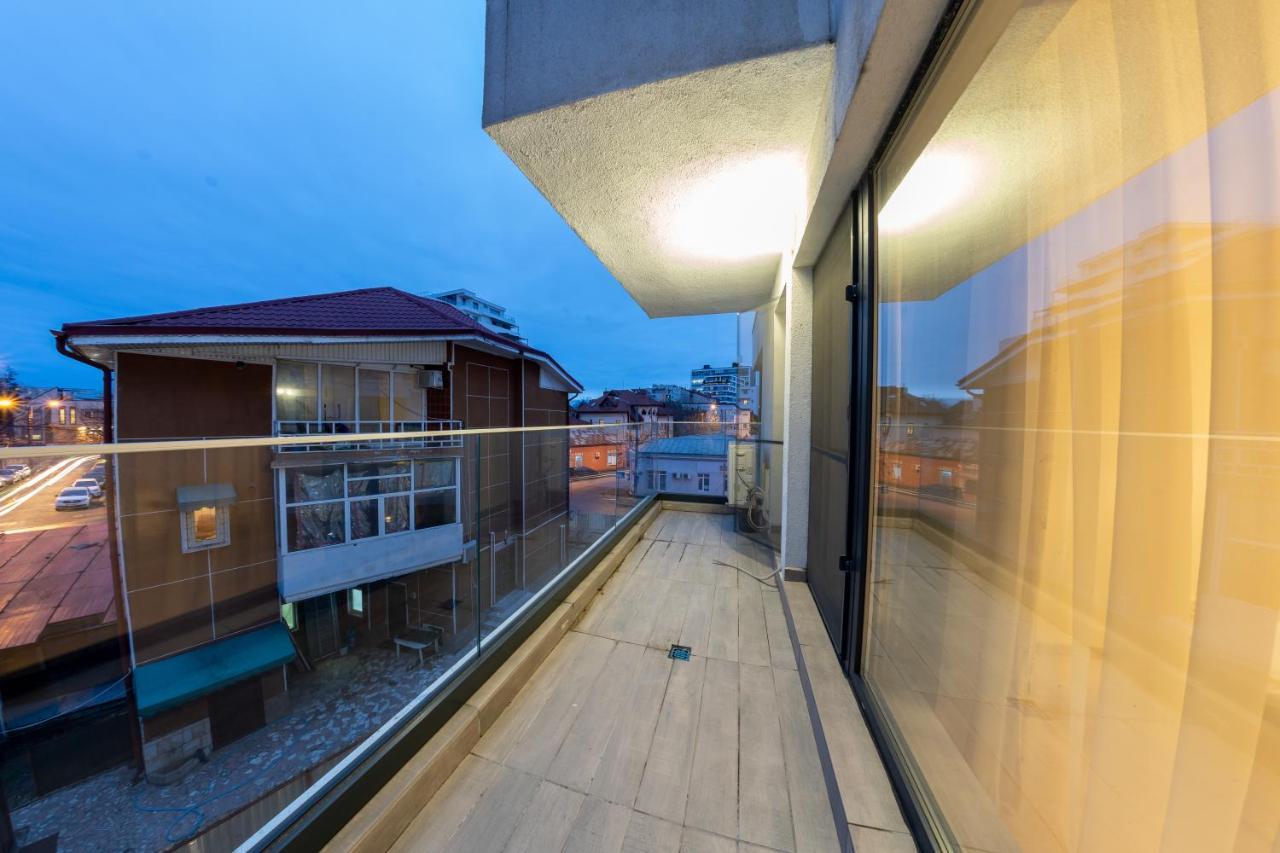 Terrace With Parking Garage Apartment *