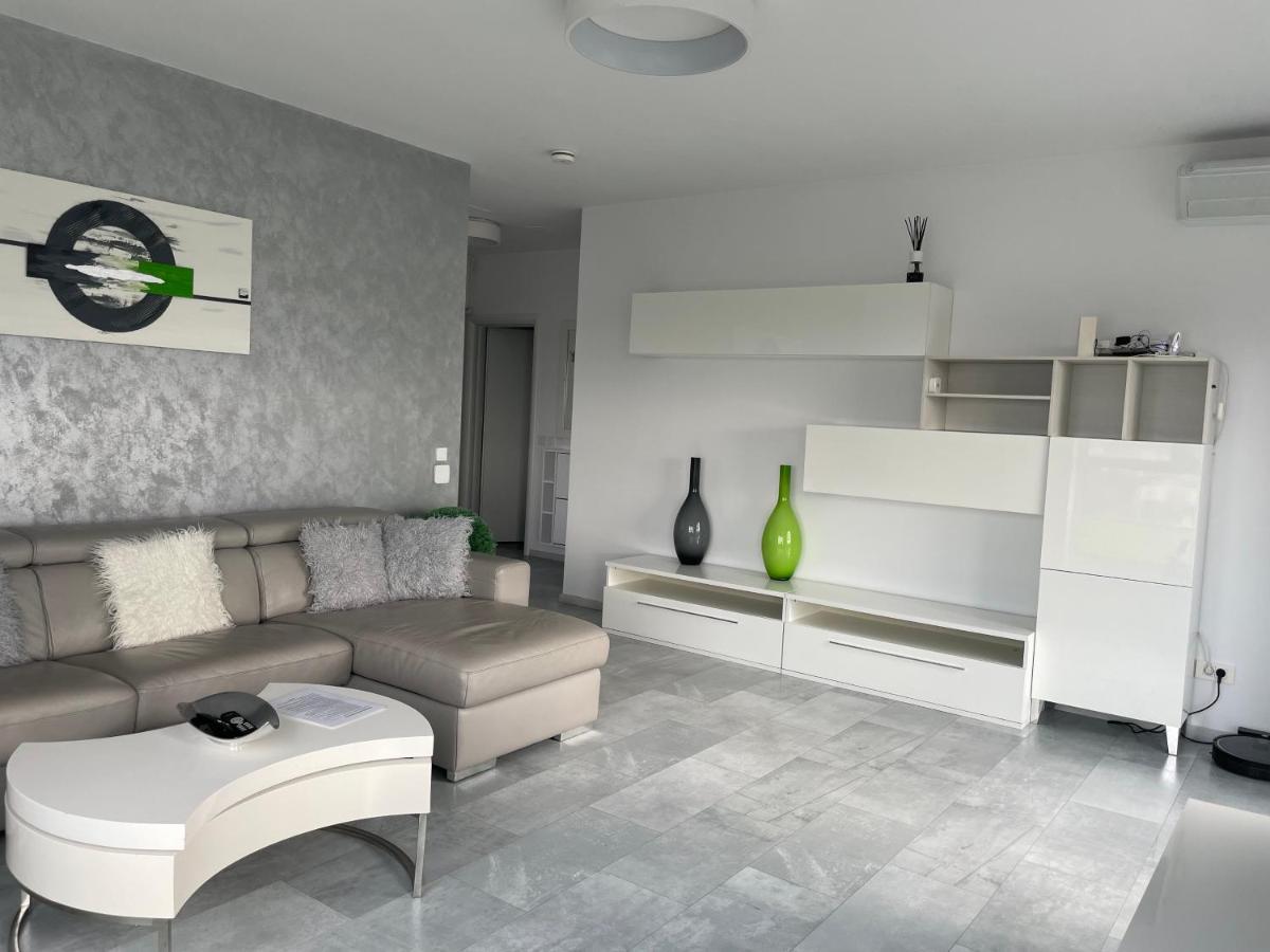 Luxury Westpark 2 With View Bucharest