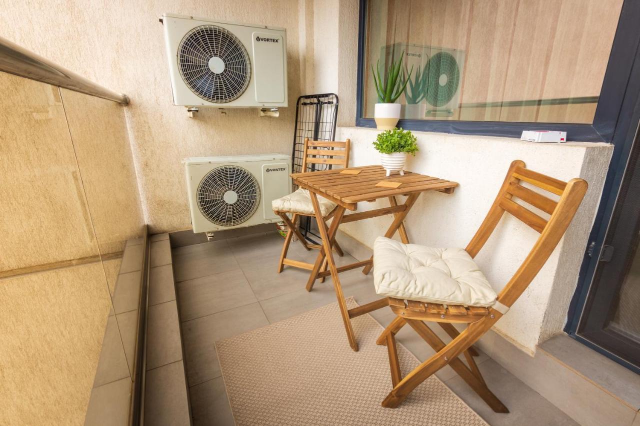 Charming And Spacious Near Downtown Apartment *