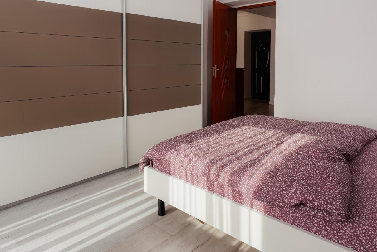 Apartament 2 Camere, Decomandat, In Zona Centrala *