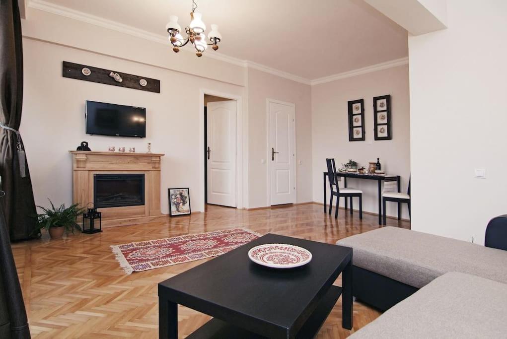 Istoric Center - Romanian Quiet Apartment *
