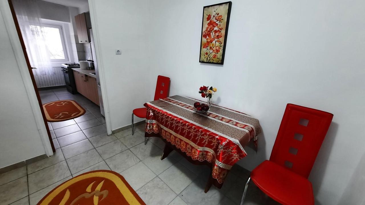 Modern Semi-central 1 Bedroom Apartment, 3 Parks Nearby