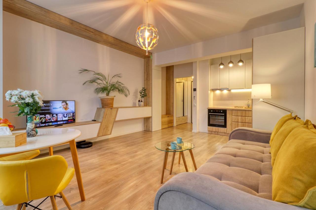 Relaxation Station: Cozy With Smart Features Near Ior Park *