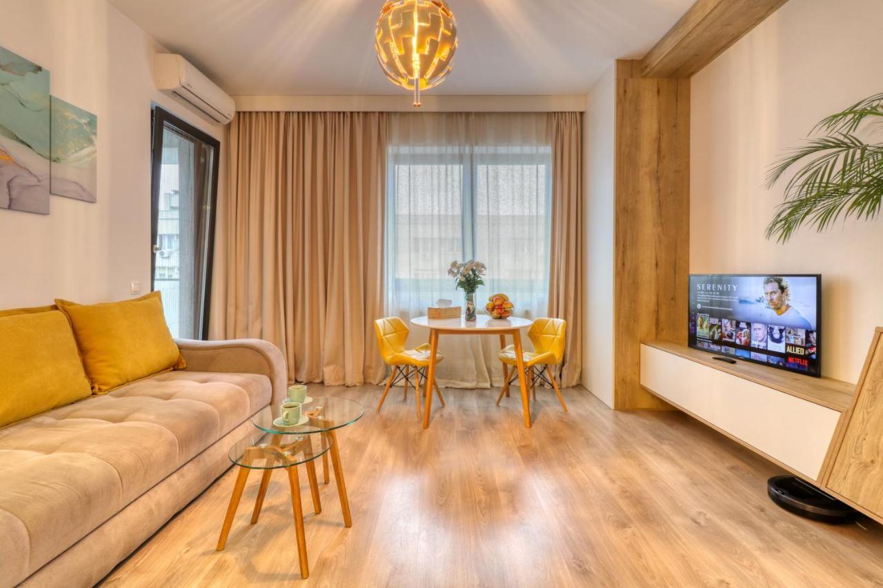Relaxation Station: Cozy With Smart Features Near Ior Park Apartment