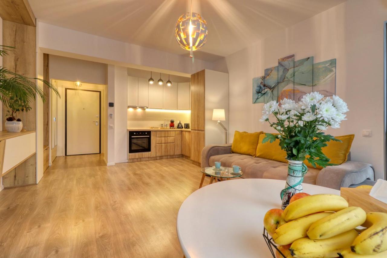 Apartment Relaxation Station: Cozy With Smart Features Near Ior Park *