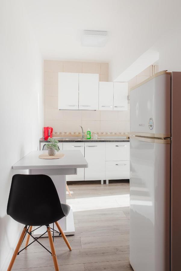 Apartament 2 Camere, Decomandat, In Zona Centrala Apartament *