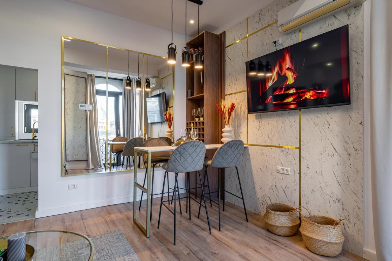 Golden View - Breathtaking Location In Apartment Bucharest