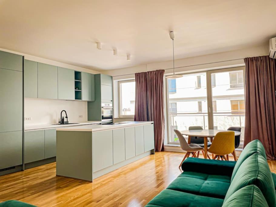 Luxury In Luxuria Apartment
