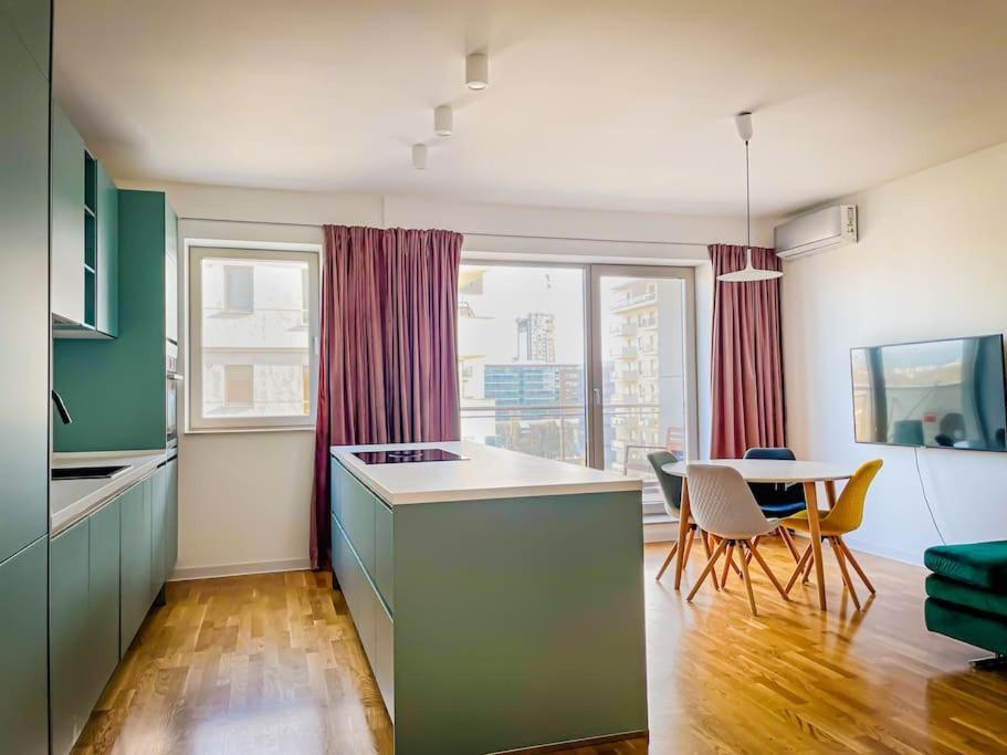 Luxury In Luxuria Apartment *