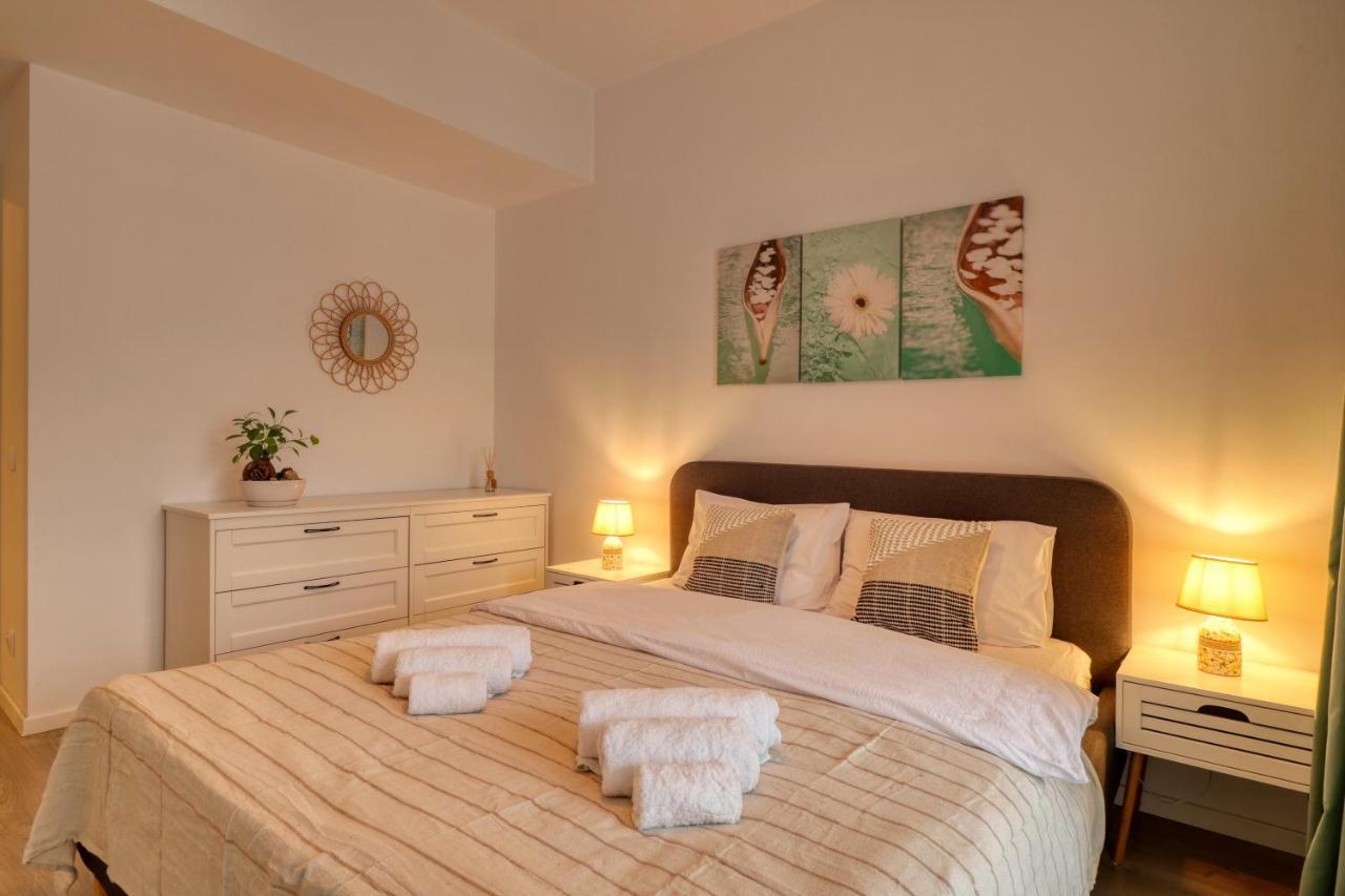 Relaxation Station: Cozy With Smart Features Near Ior Park *