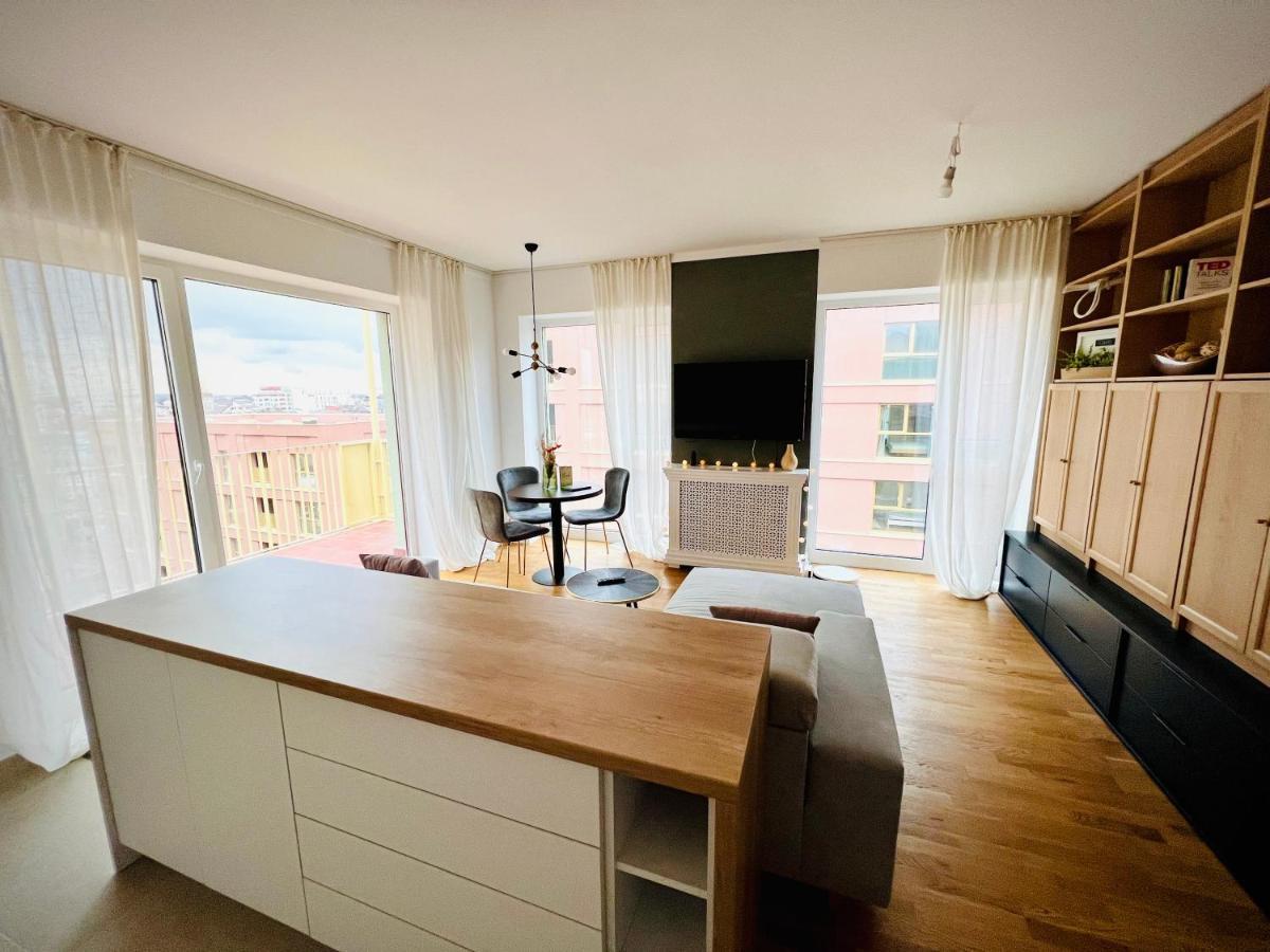 Exquisite - Two Bedroom Apartment Bucharest