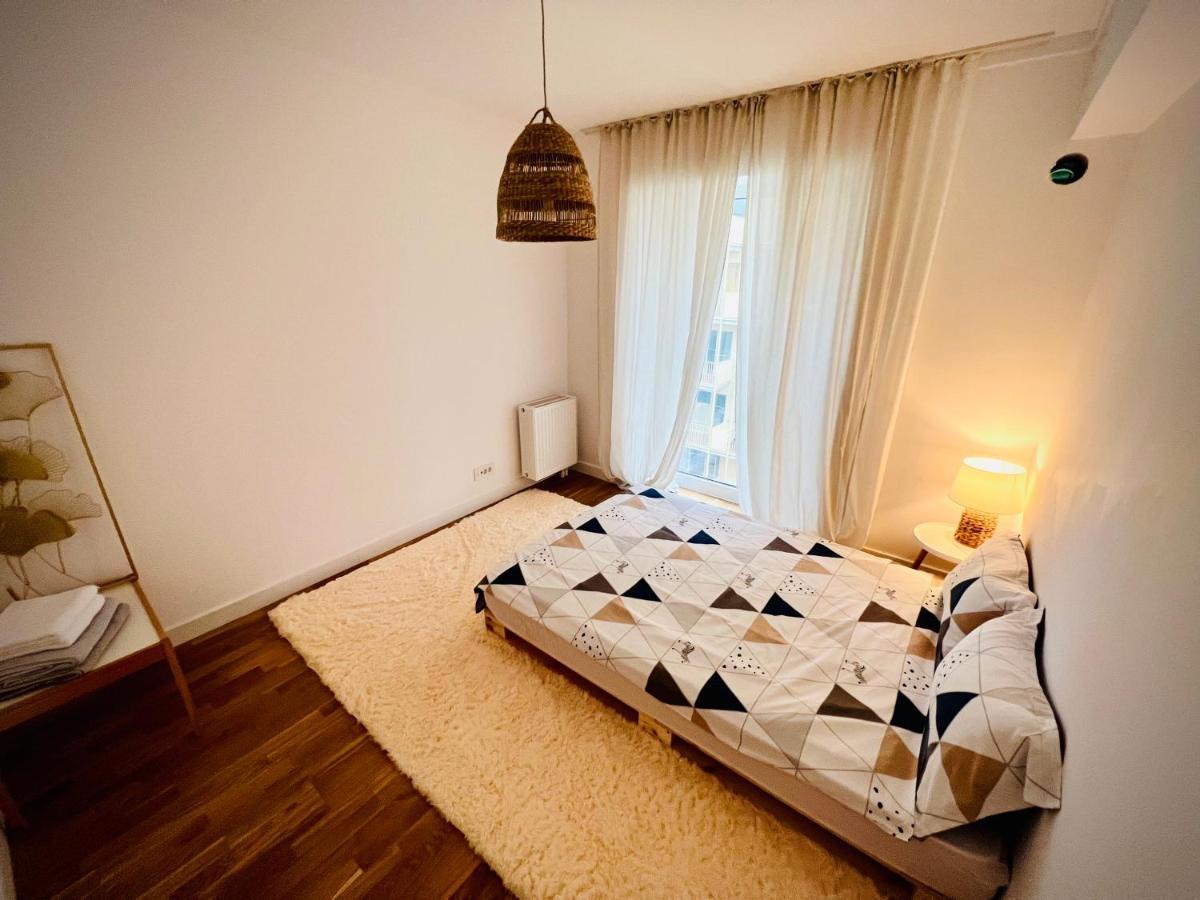 Exquisite - Two Bedroom * Bucharest