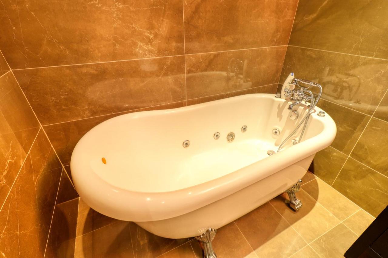 Apartment Luxurious 3 Bedroom In Herastrau *