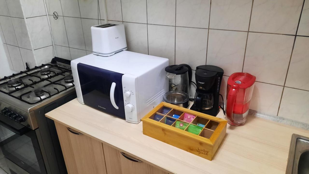 Modern Semi-central 1 Bedroom Apartment, 3 Parks Nearby Apartment