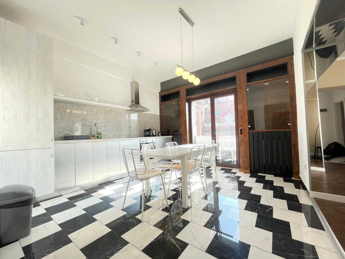 Apartment Elegant Two Bedrooms Bucharest