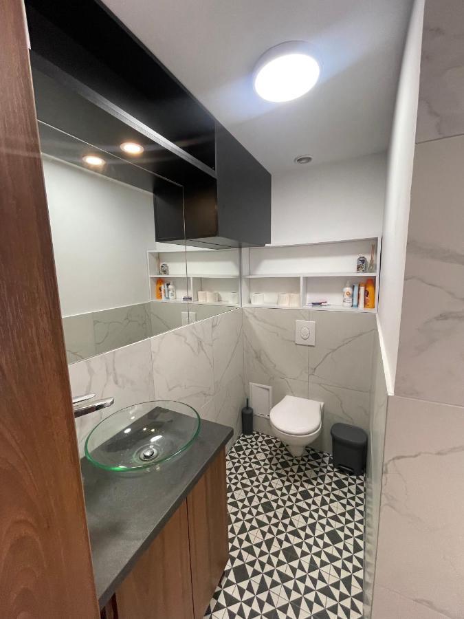 Elegant Two Bedrooms Bucharest