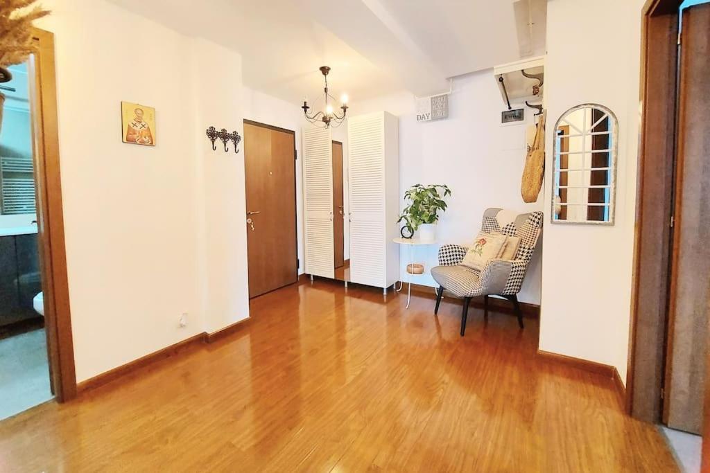 Apartment Cosy Boutique 61 Sqm - Private Parking - Ten Blocks Bucharest