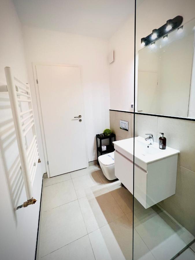 Exquisite - Two Bedroom Bucharest