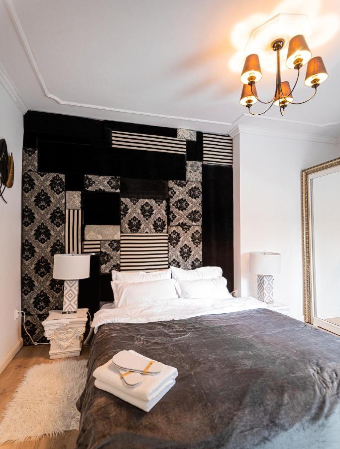 The Artist - Ultracentral Designer Apartment *