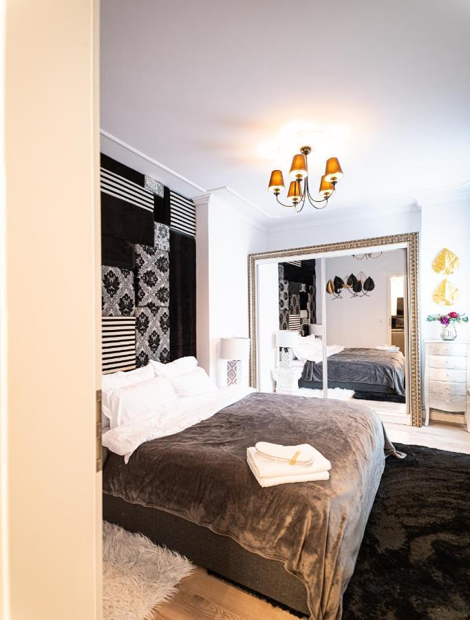 The Artist - Ultracentral Designer Apartment