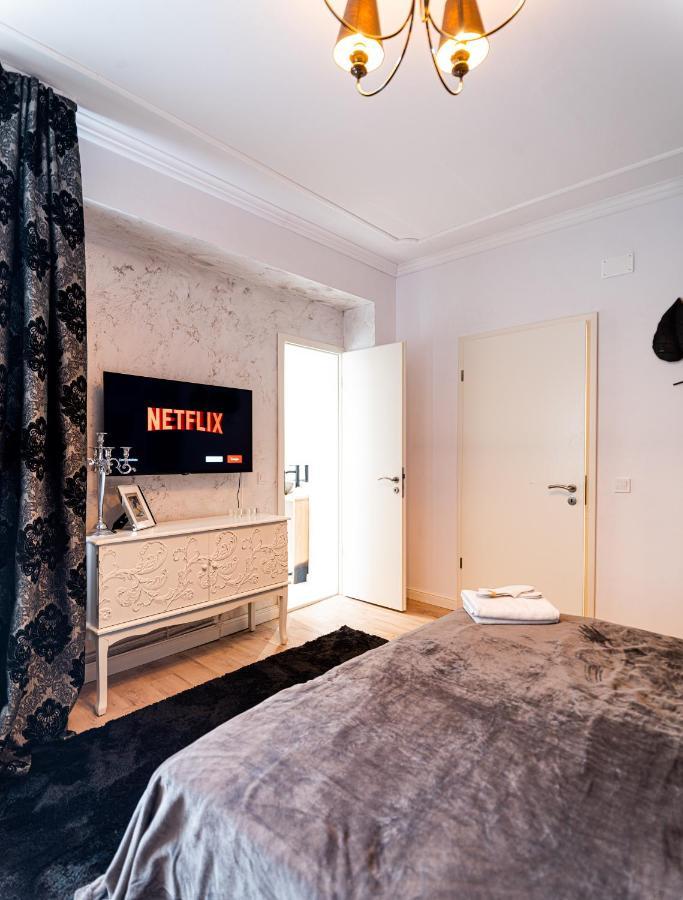 The Artist - Ultracentral Designer Apartment *