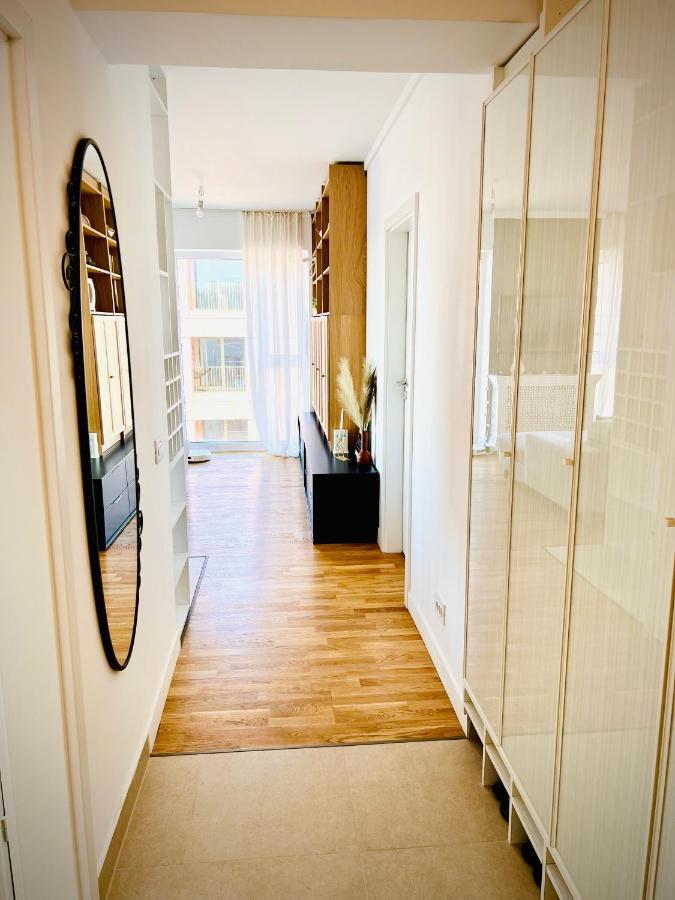 Exquisite - Two Bedroom Bucharest