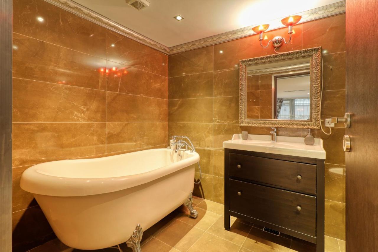 Apartment Luxurious 3 Bedroom In Herastrau