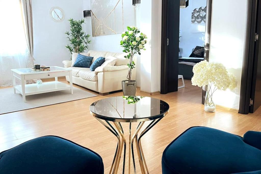 Apartament Magnolia 2bdr Apt Piata Romana- Piata Victoriei