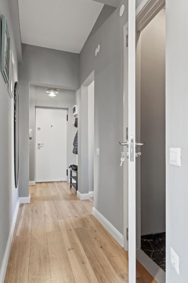 Apartment Contemporan By Art Bucharest