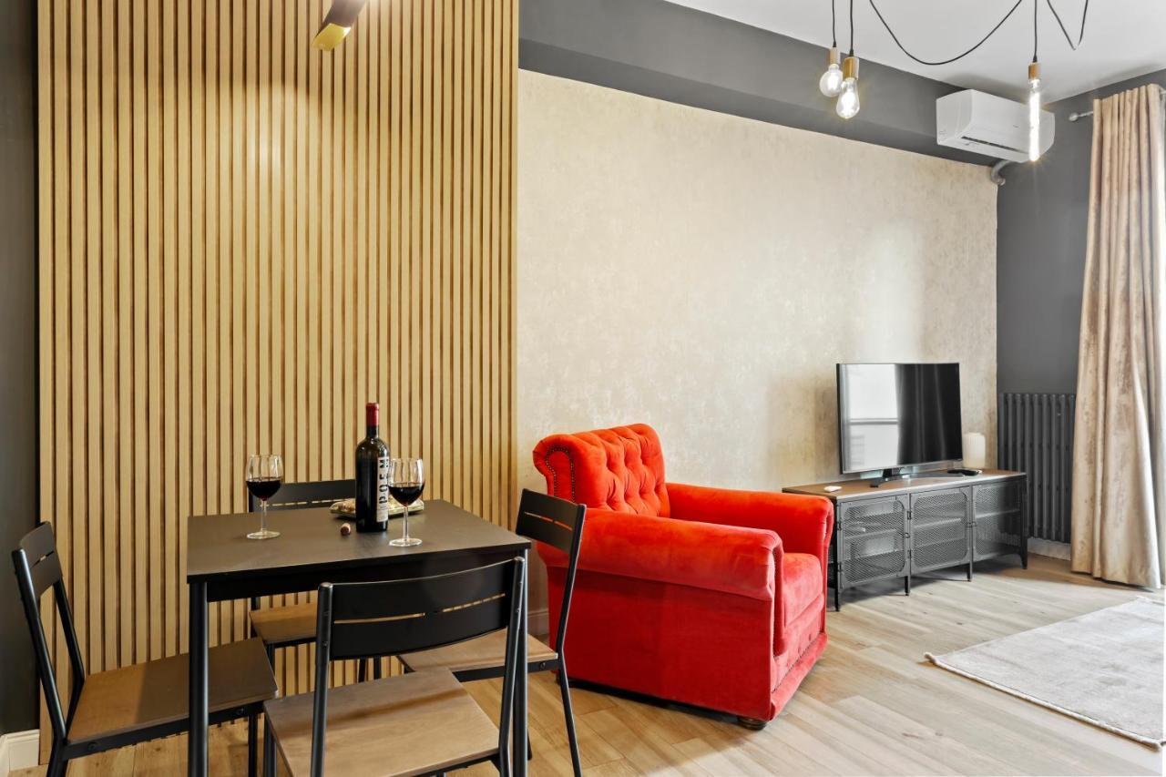 Contemporan By Art Apartment *