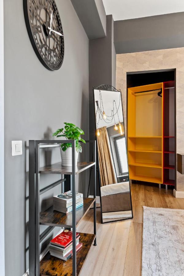 Contemporan By Art