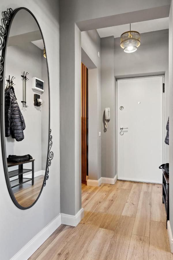 Contemporan By Art Apartment