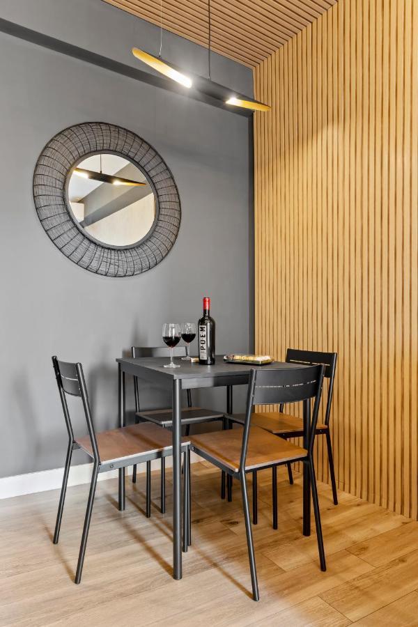 Contemporan By Art Apartment