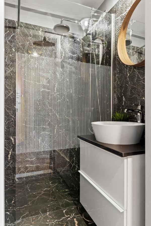 Apartment Contemporan By Art