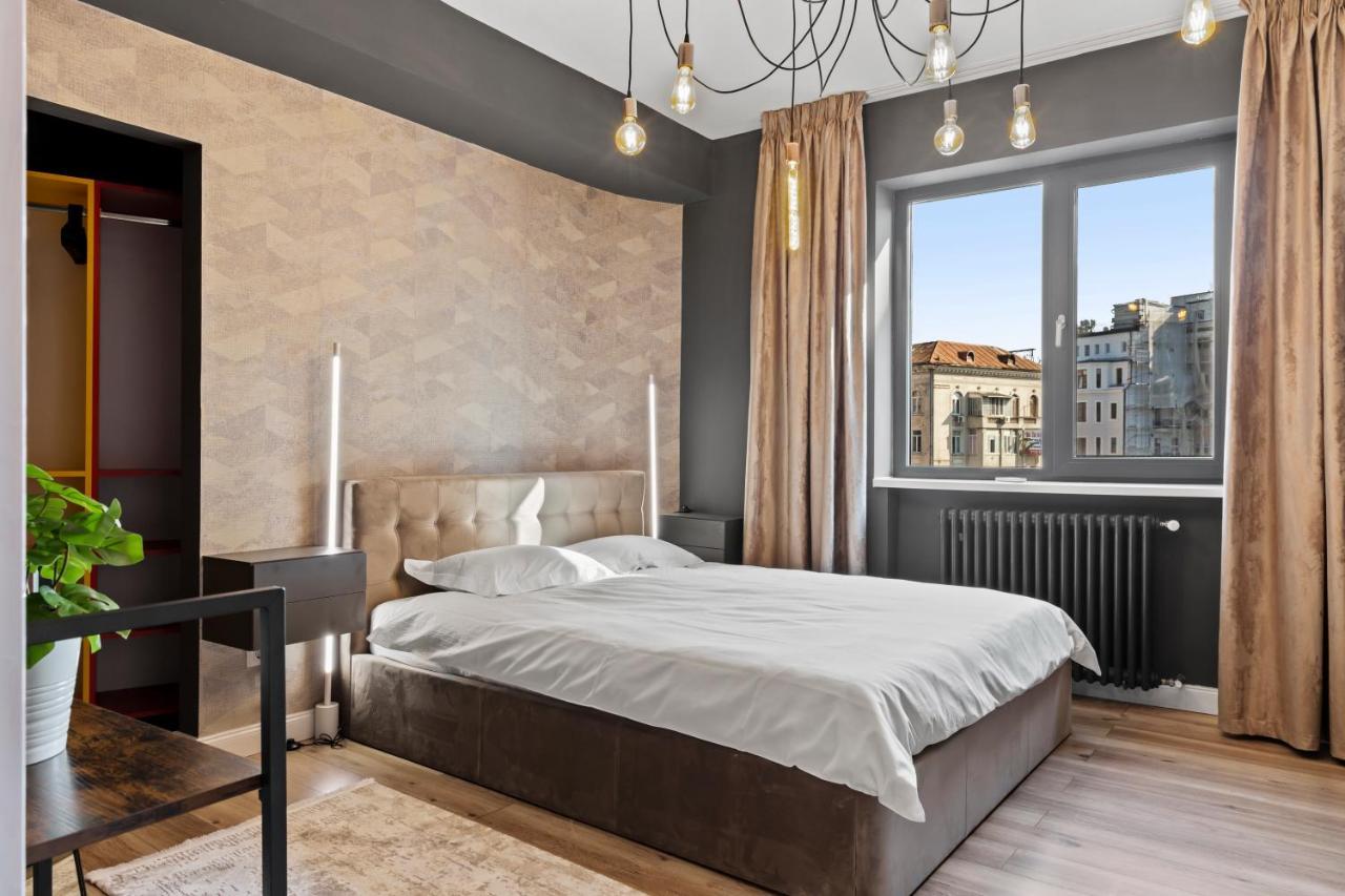 Contemporan By Art Apartment