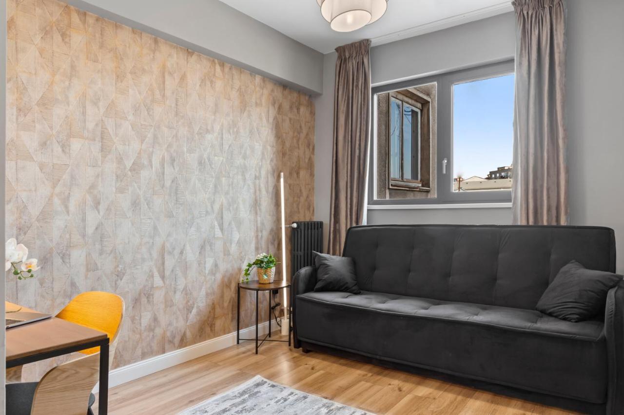 Contemporan By Art
