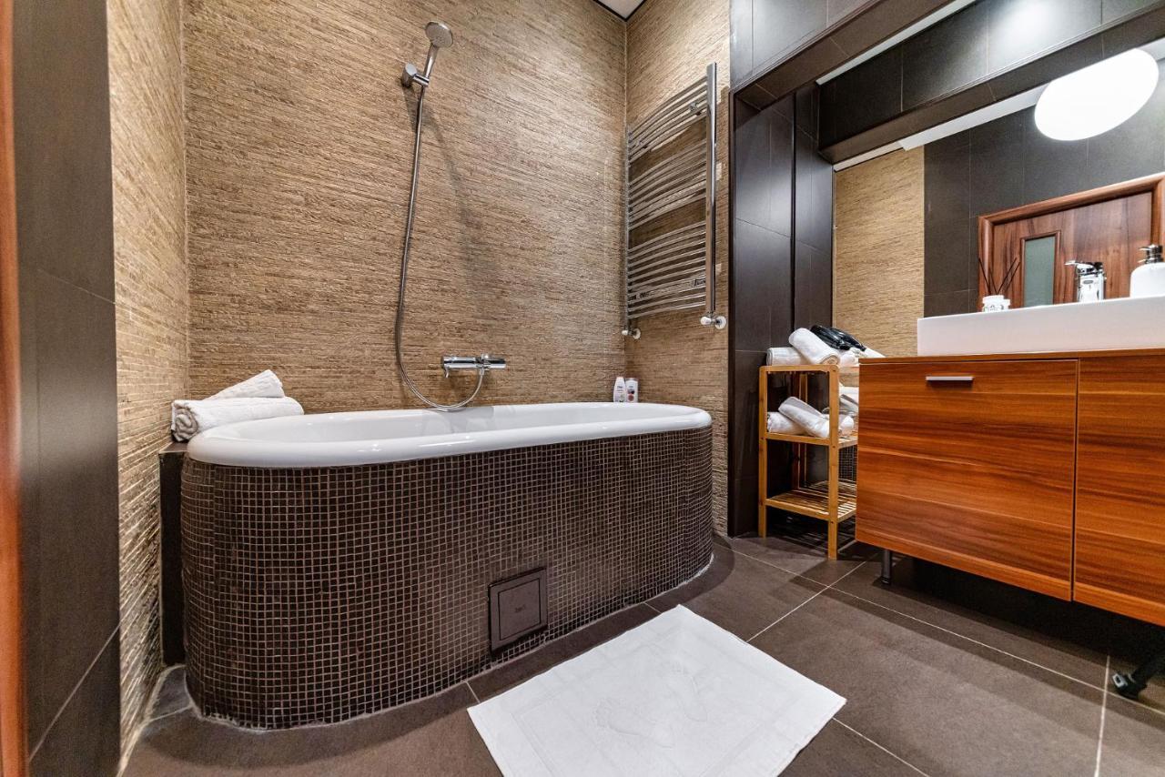 Victoria Secret - Central With View Apartment