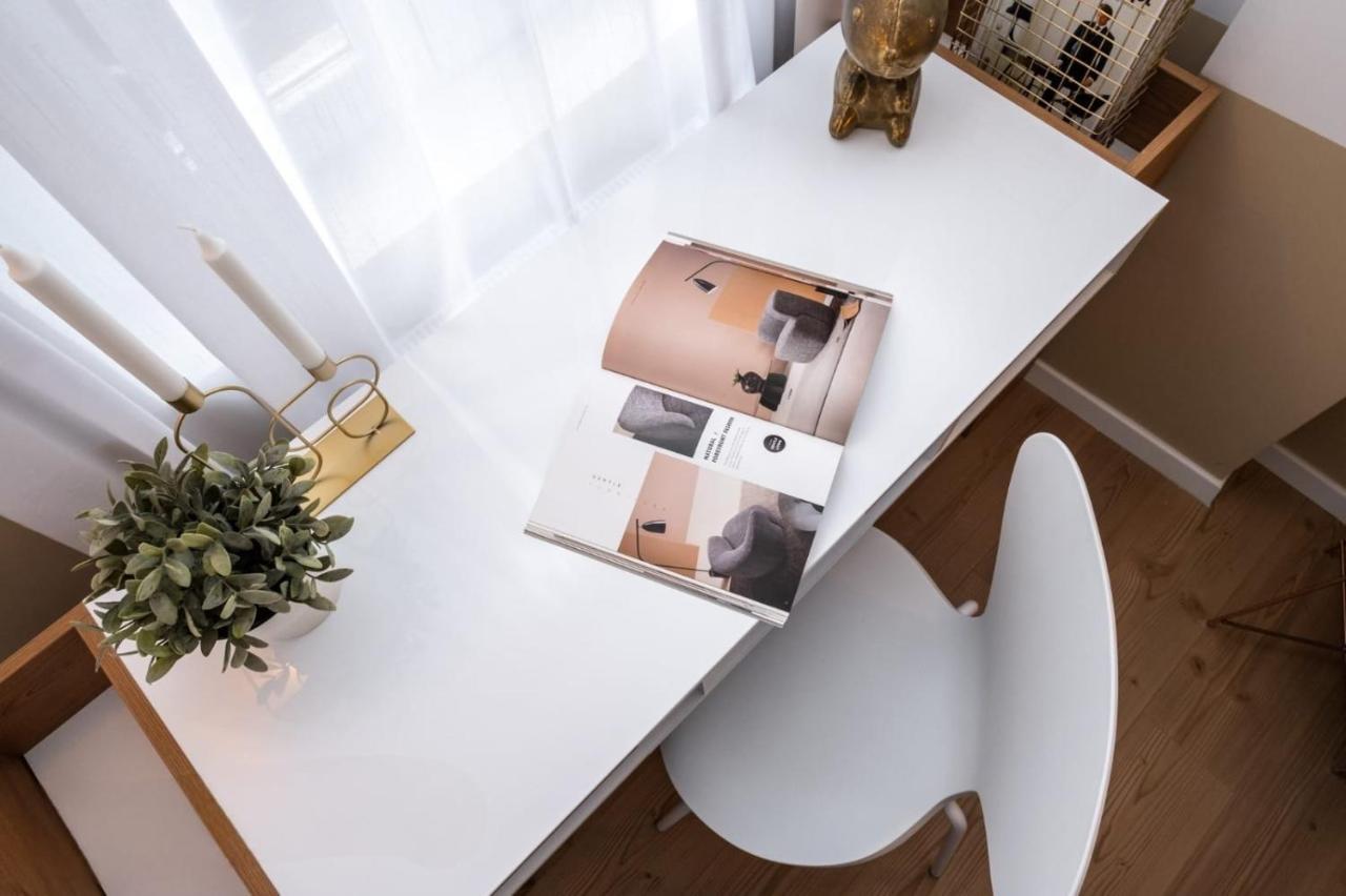 Cozy Cheerful In Center