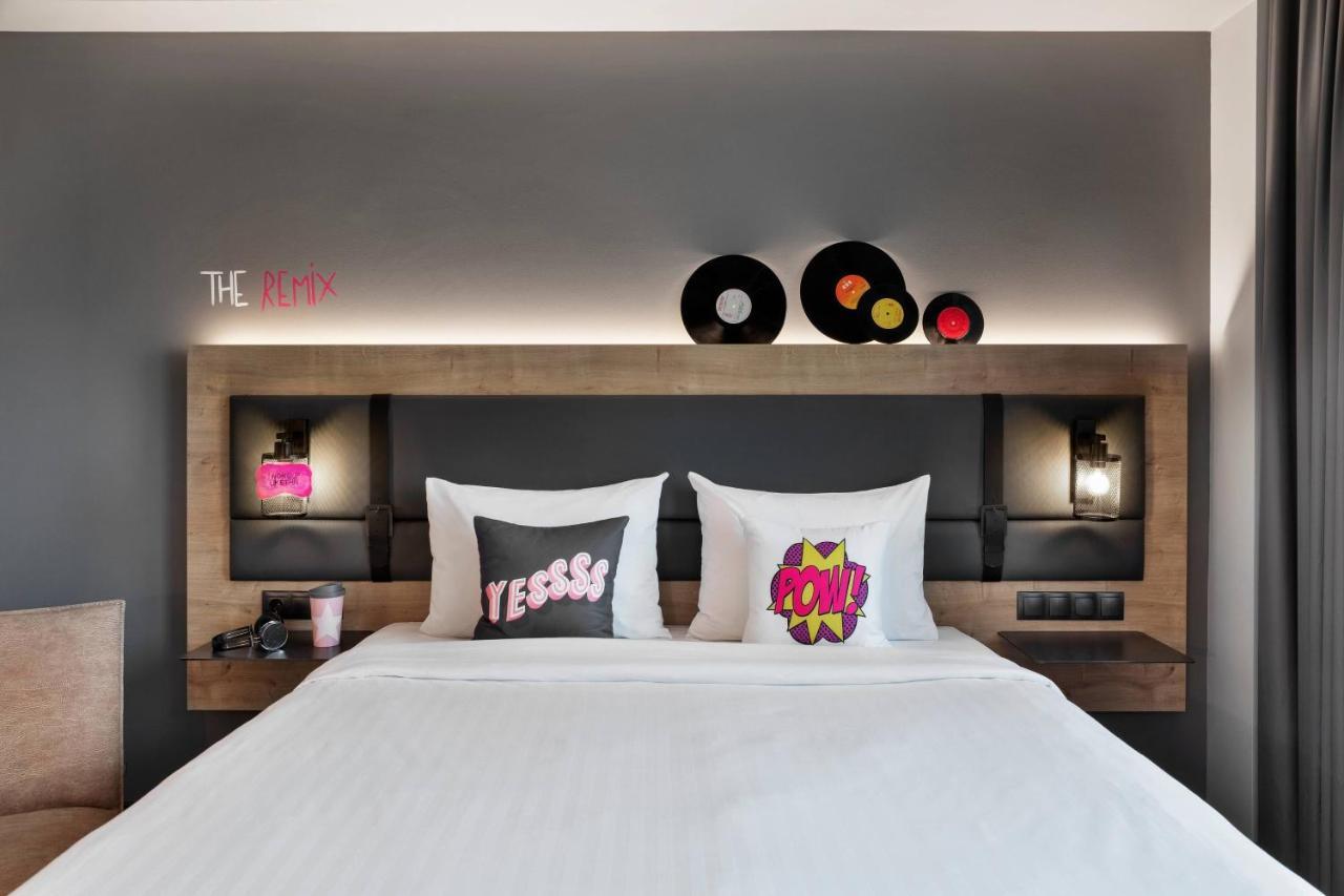 Moxy Old Town Hotel 3*