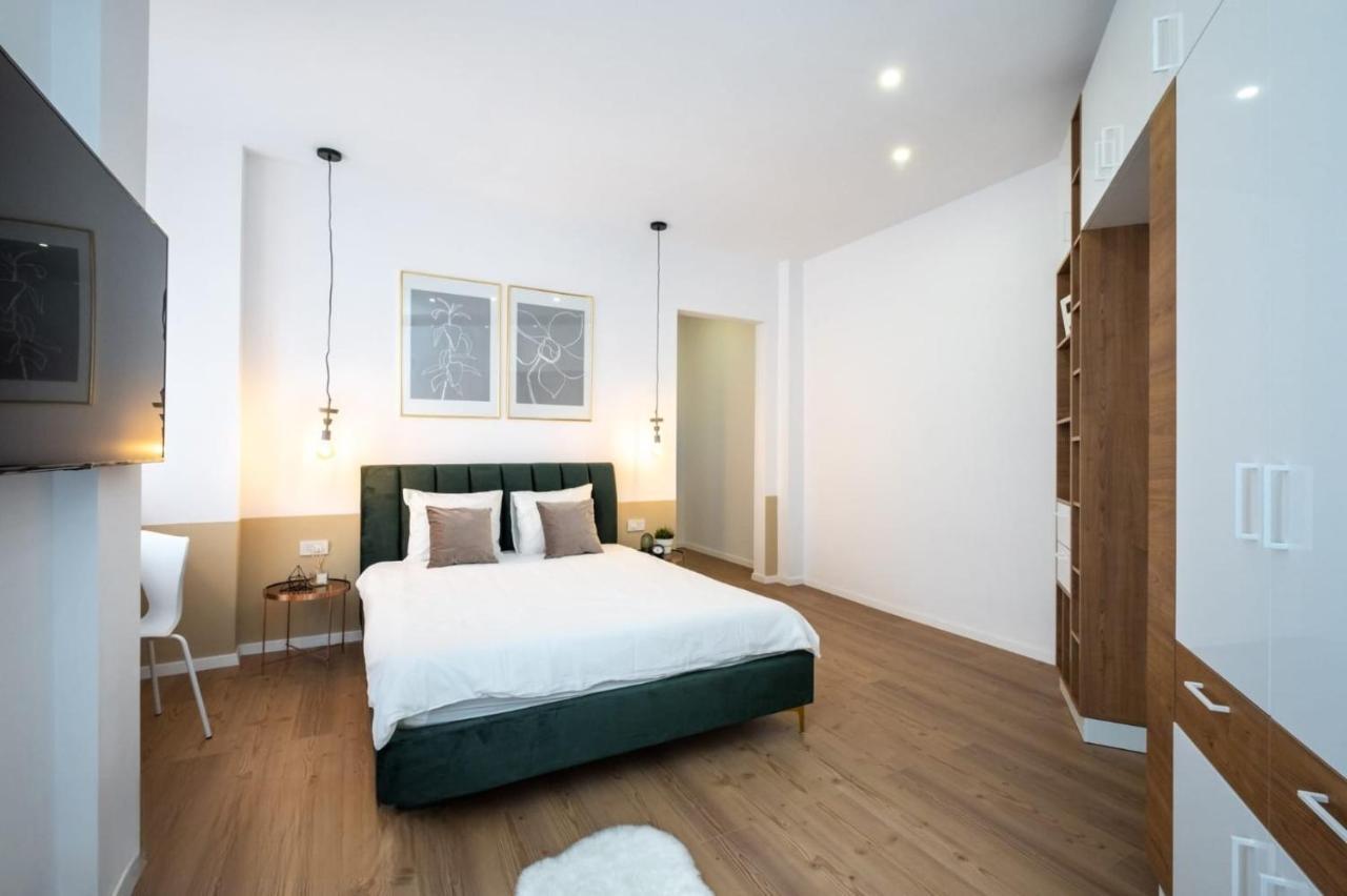 Cozy Cheerful In Center Apartment