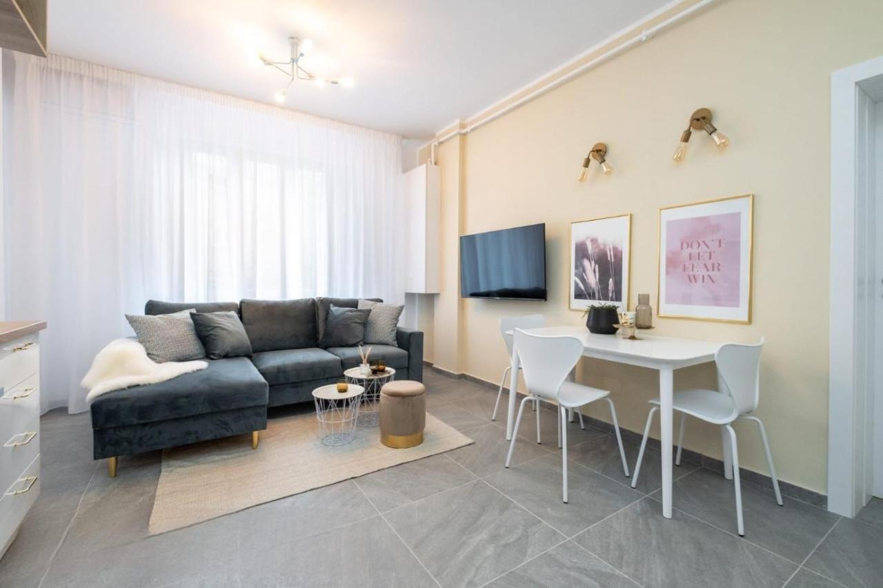 Cozy Cheerful In Center *