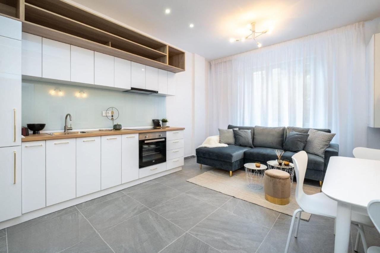 Cozy Cheerful In Center * Bucharest